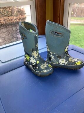 BOGS KIDS CLASSIC MOONS BOOT RETAIL $80